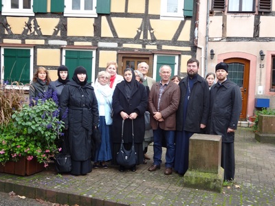 У дома, в котором жили предки иг. Нины (Боянус), г. Буксвиллер